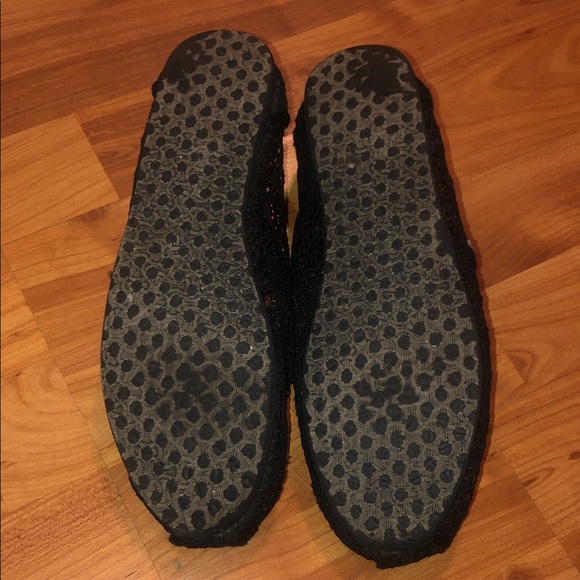TOMS Women's Black Lace Flats. Size 8. - Picture 7 of 7